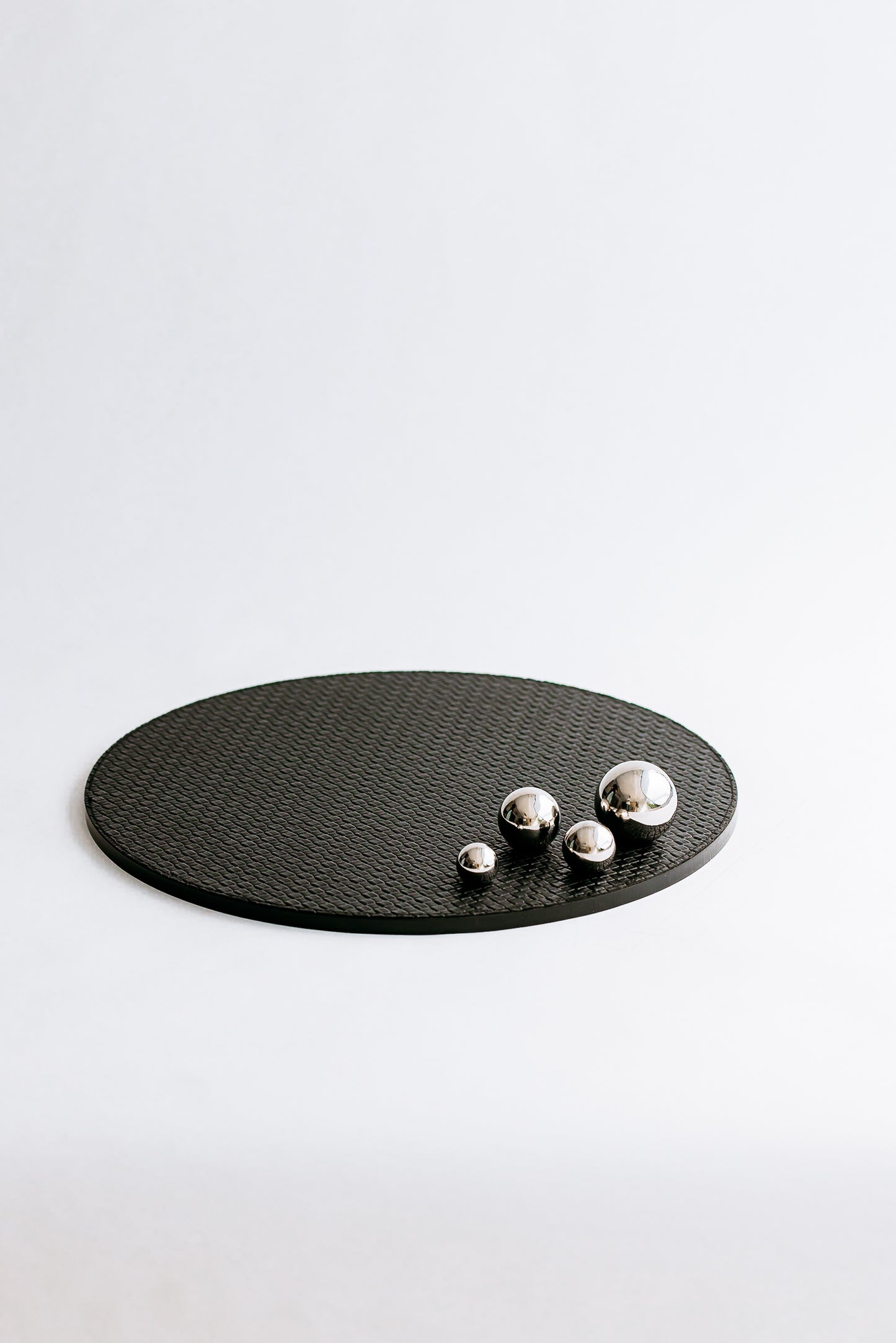 CARTER CIRCLE TRAY - SILVER