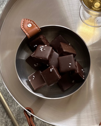 SET OF TWO SINGULAR BOWL WITH LEATHER