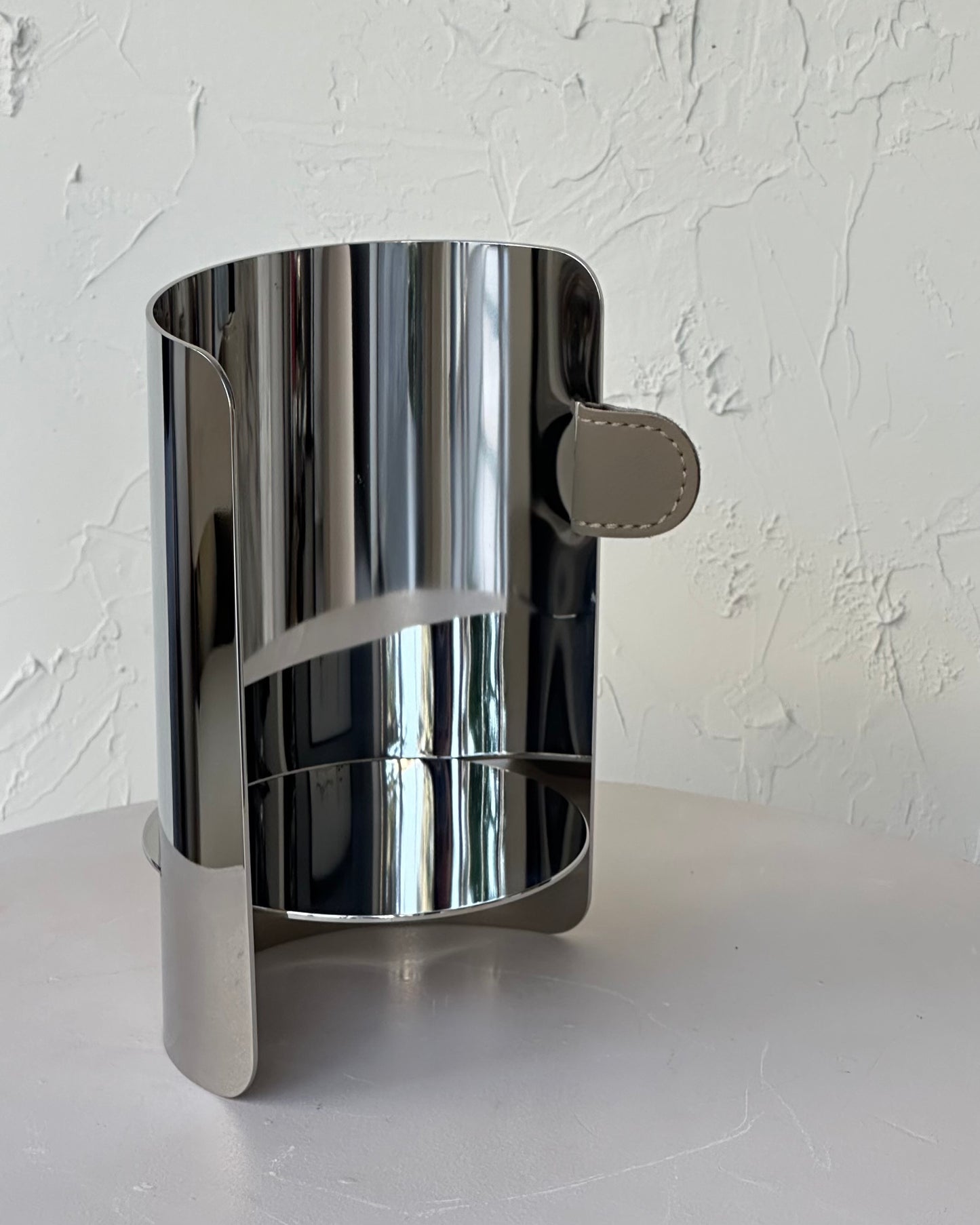BOTTLE STAND HOLDER WITH LEATHER DETAIL