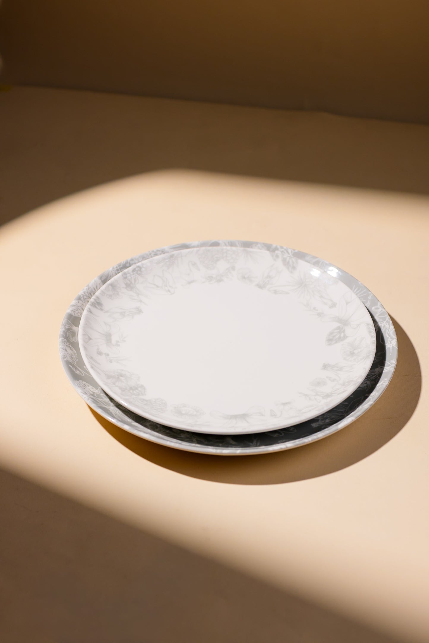 TOILE DU LIBAN DINNER PLATES SET