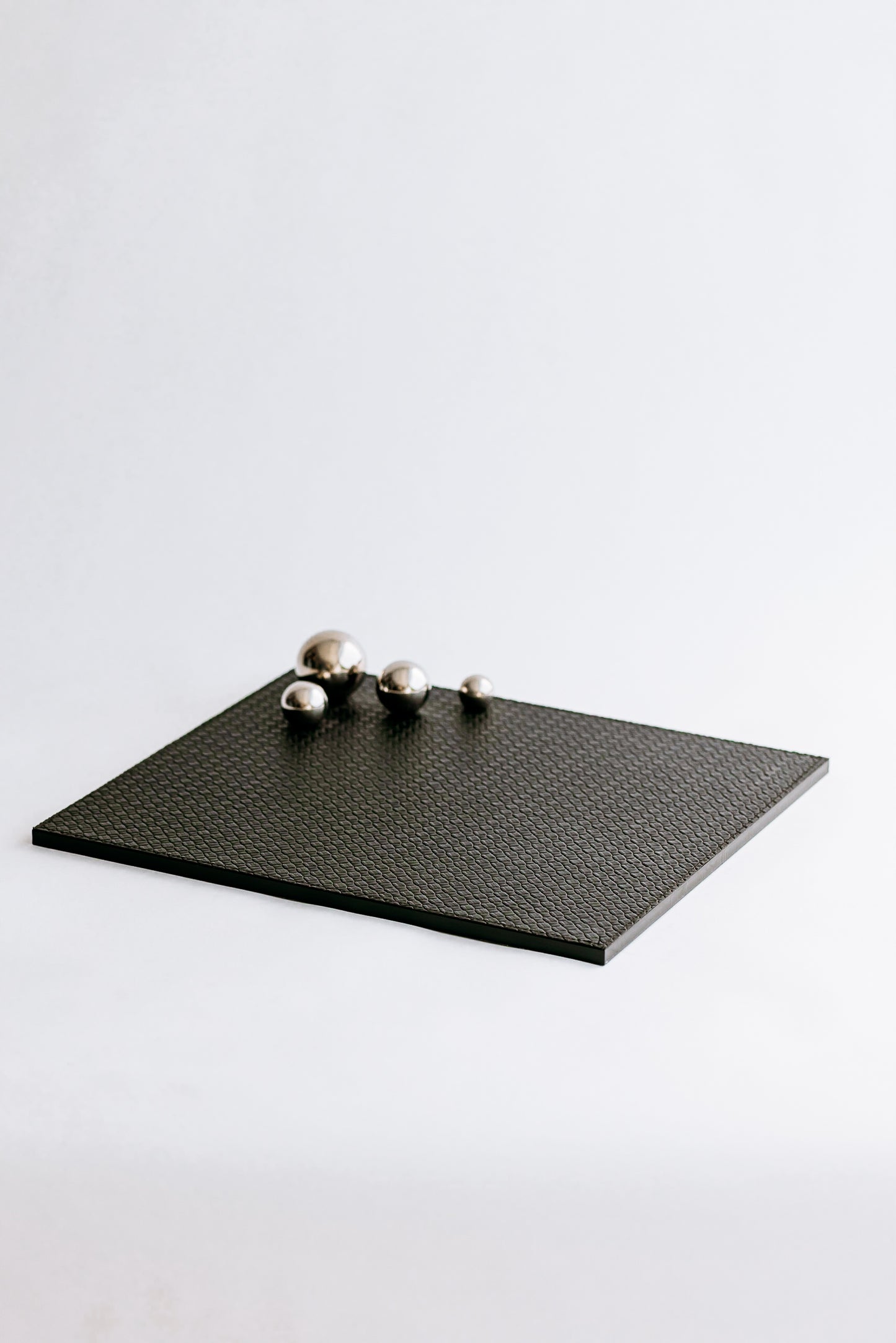 CARTER SQUARE TRAY - SILVER