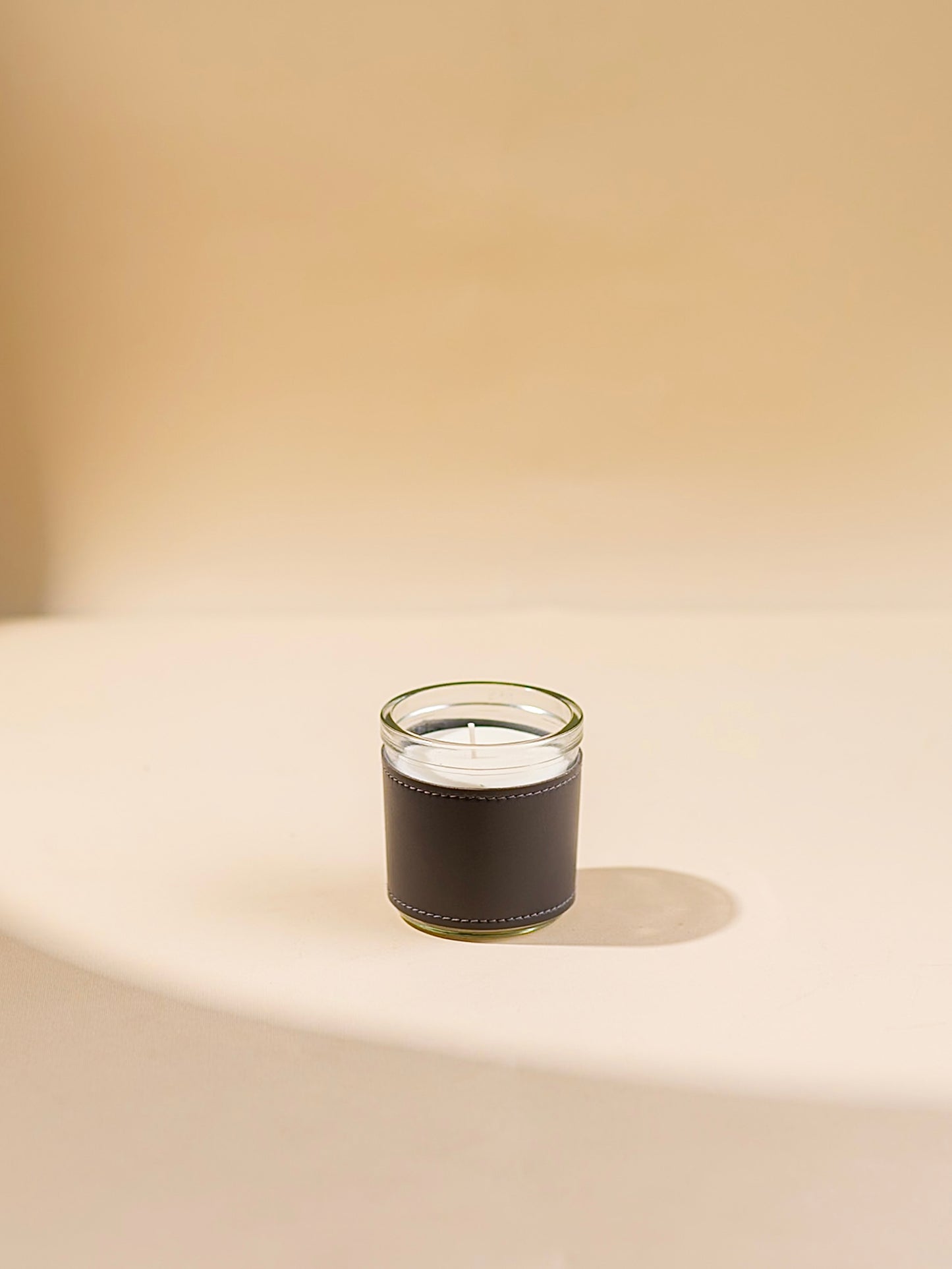 VANILLA LEATHER CANDLE