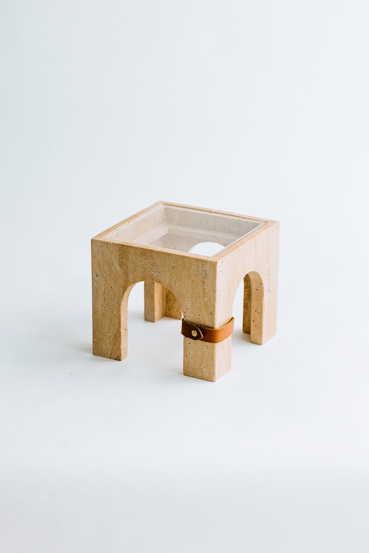 GRITH STAND TRAVERTINE