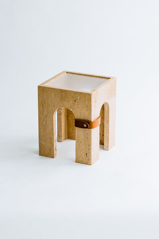 GRITH STAND TRAVERTINE