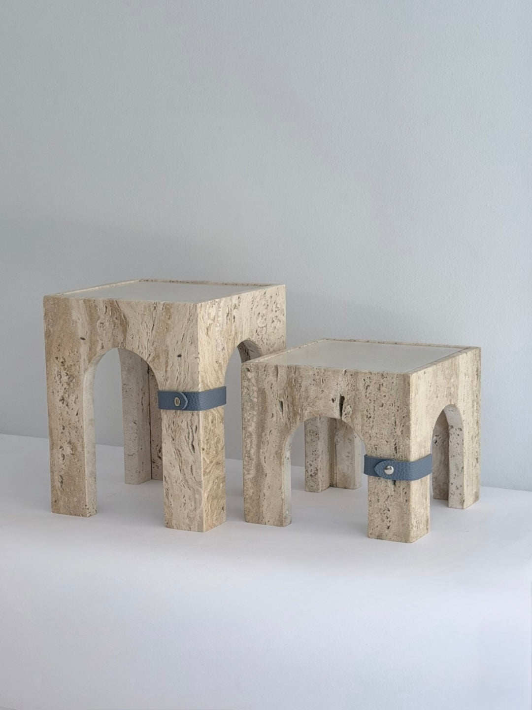 GRITH STAND TRAVERTINE